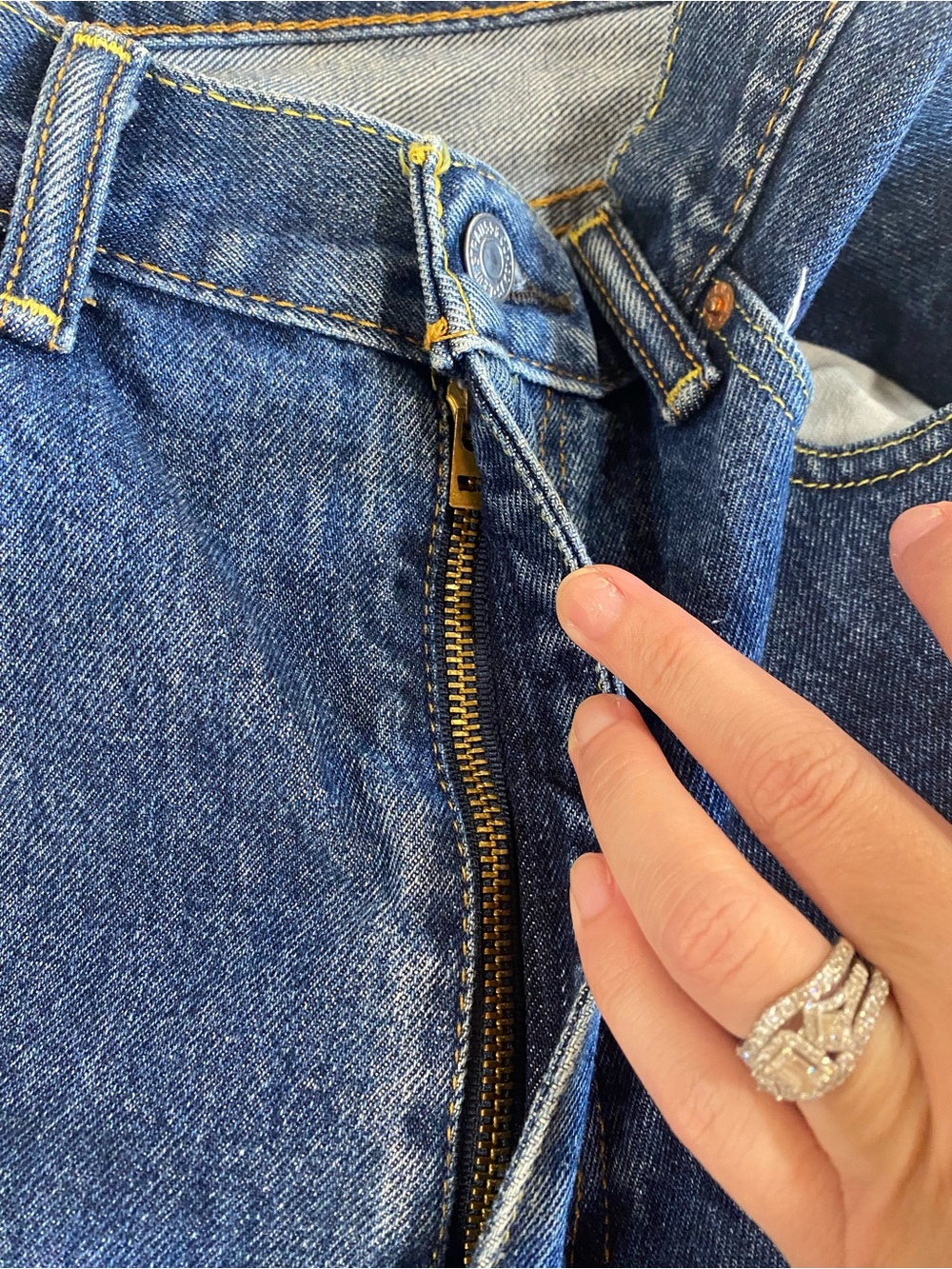 Levi’s Men’s “550” jeans size 34x 32. Like new! - Picture 10 of 14